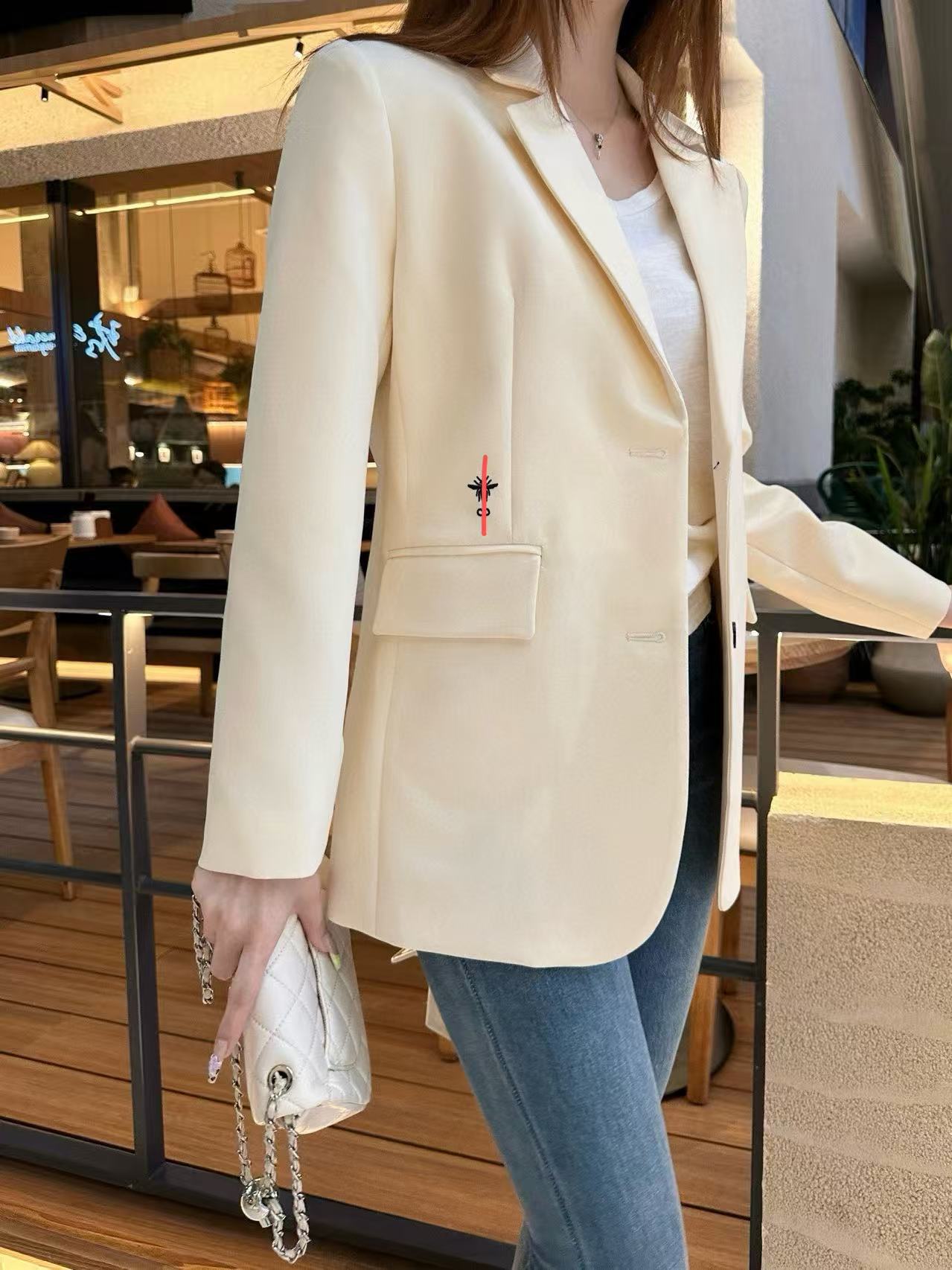 Elegant Cinched-Waist Blazer with Flap Pockets