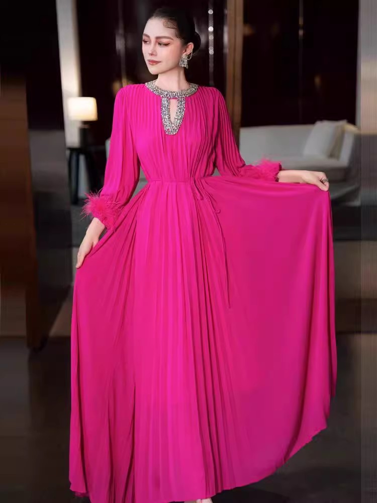 Bérénice Diamond Neck Feather Trim Gown