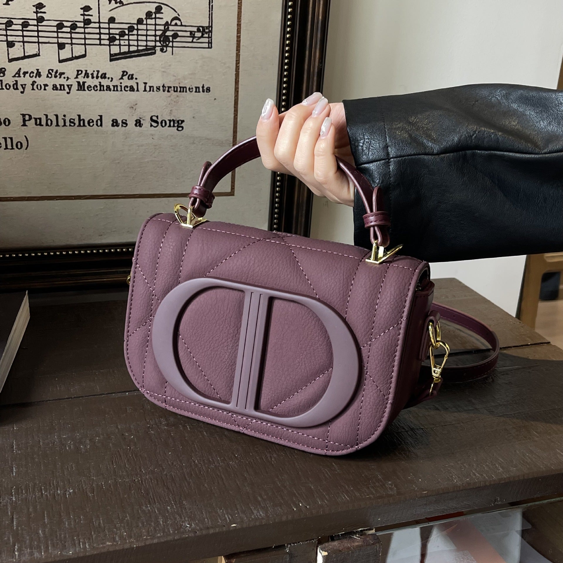 Retro Italian-Inspired Saddle Crossbody Bag — fabric and detail
