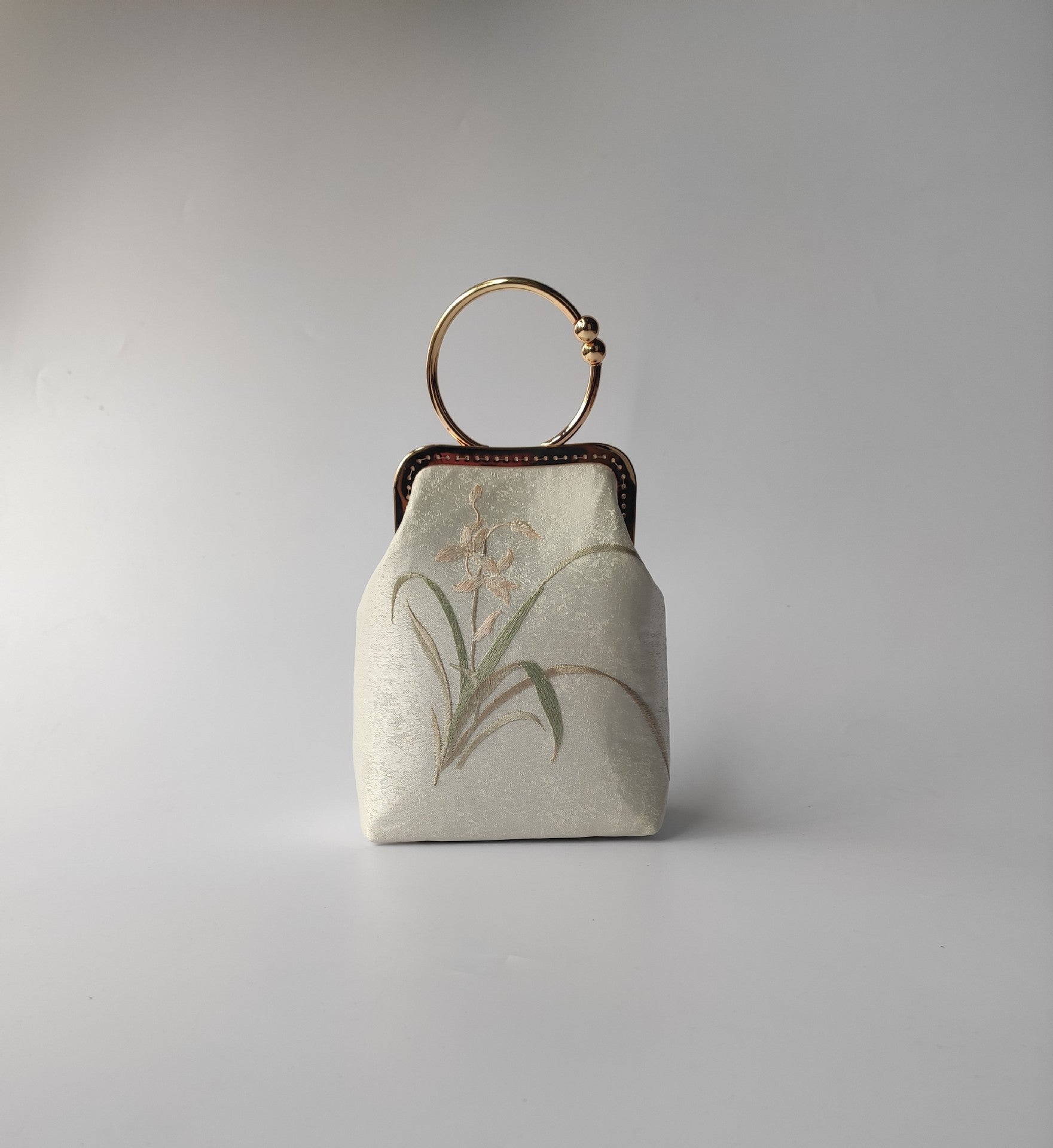 Vintage Signature Kiss-Lock Handbag — full length