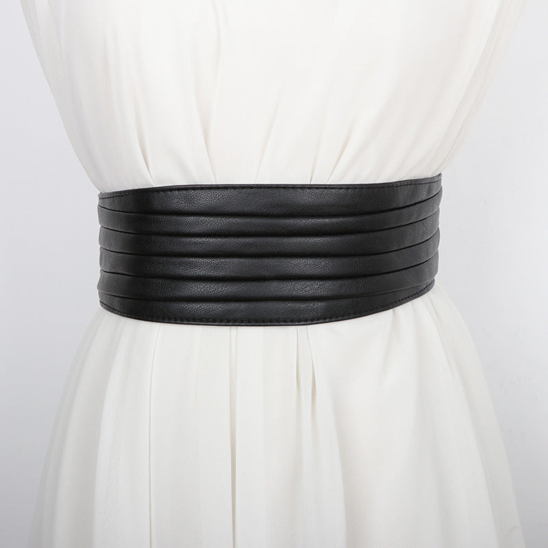 Leonie Black Statement Waist Belt — runway angle